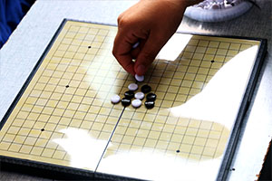 黑白世界，五子(zǐ)争輝|工會舉辦職工首屆五子(zǐ)棋比賽