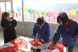 張燈結彩 宣紙潑墨 | 北廣科技工會、團委聯合開展“猜燈謎、寫福字、慶小年”主題活動