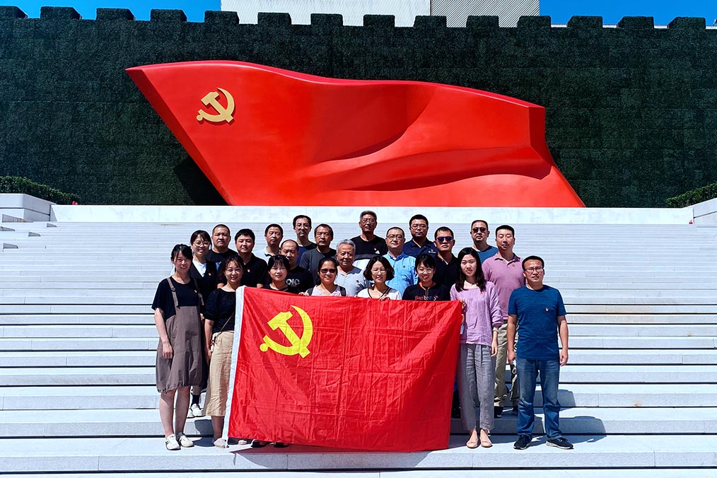 重溫黨的(de)曆史 回顧光輝曆程  赴中國(guó)共産黨曆史展覽館參觀黨史展覽